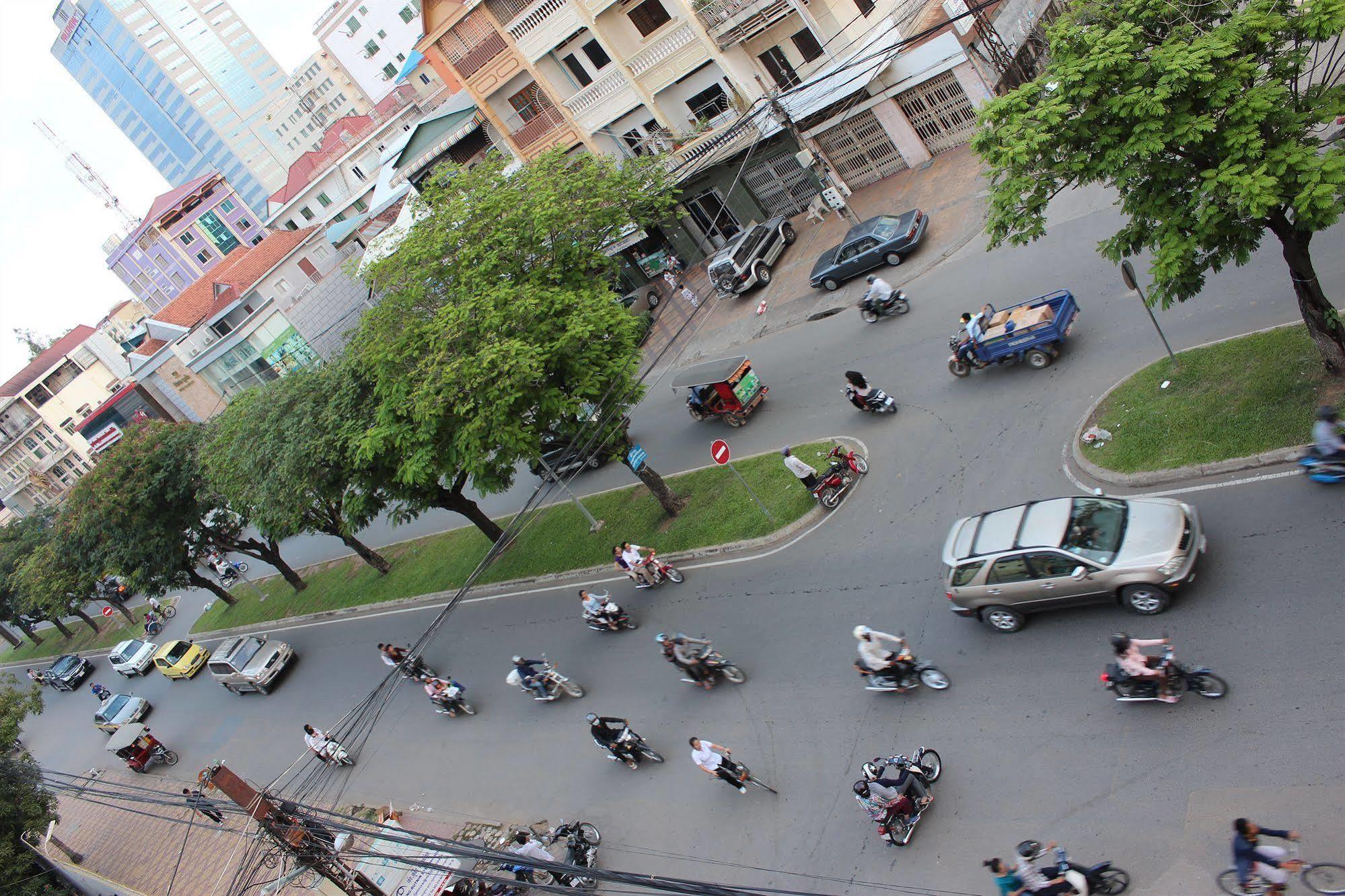 Lucky 1 Guesthouse Phnom Penh Dış mekan fotoğraf